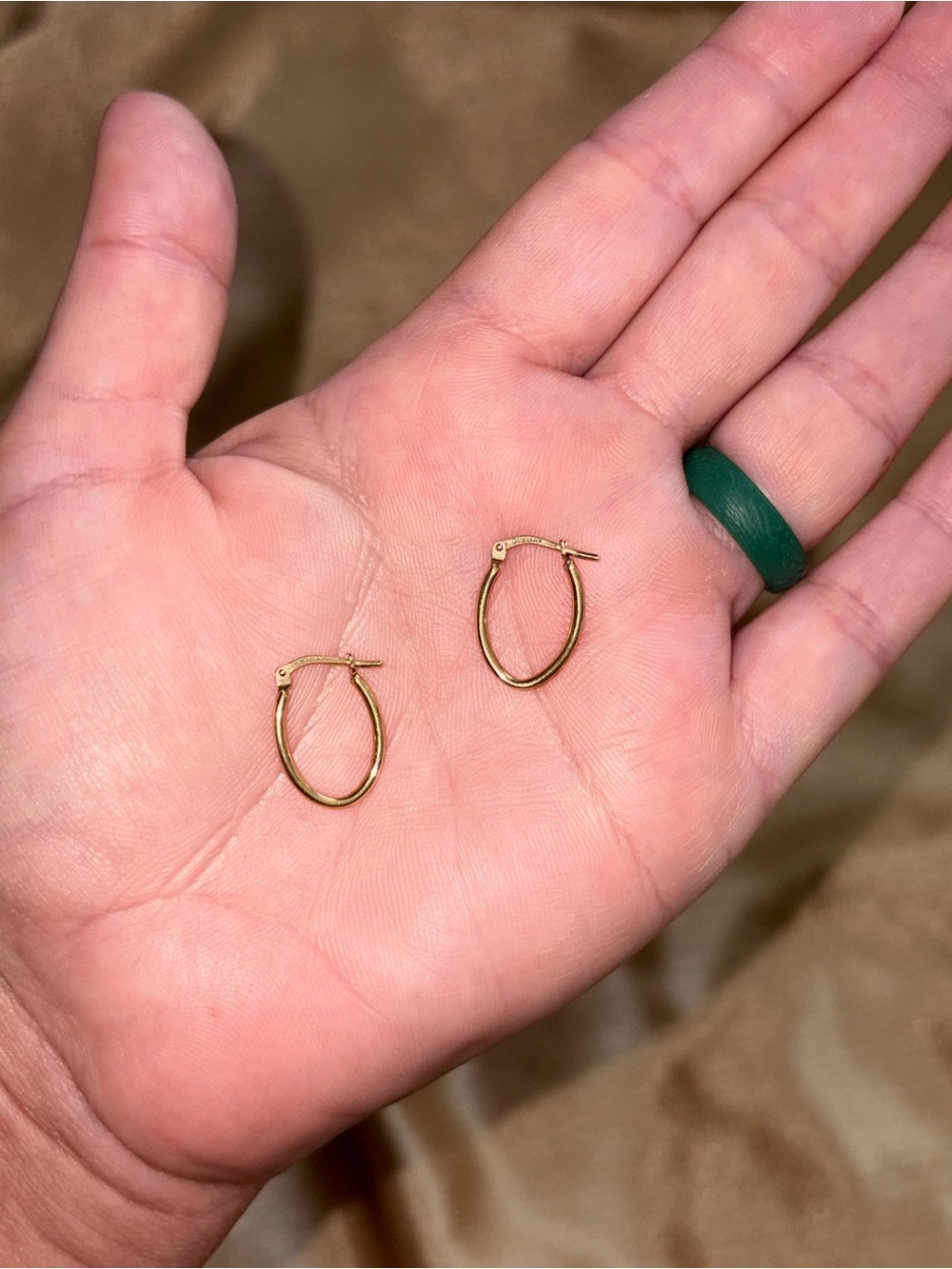Vintage 10k Classic Gold-Tone Small Hoop Earrings - Versatile Everyday Style